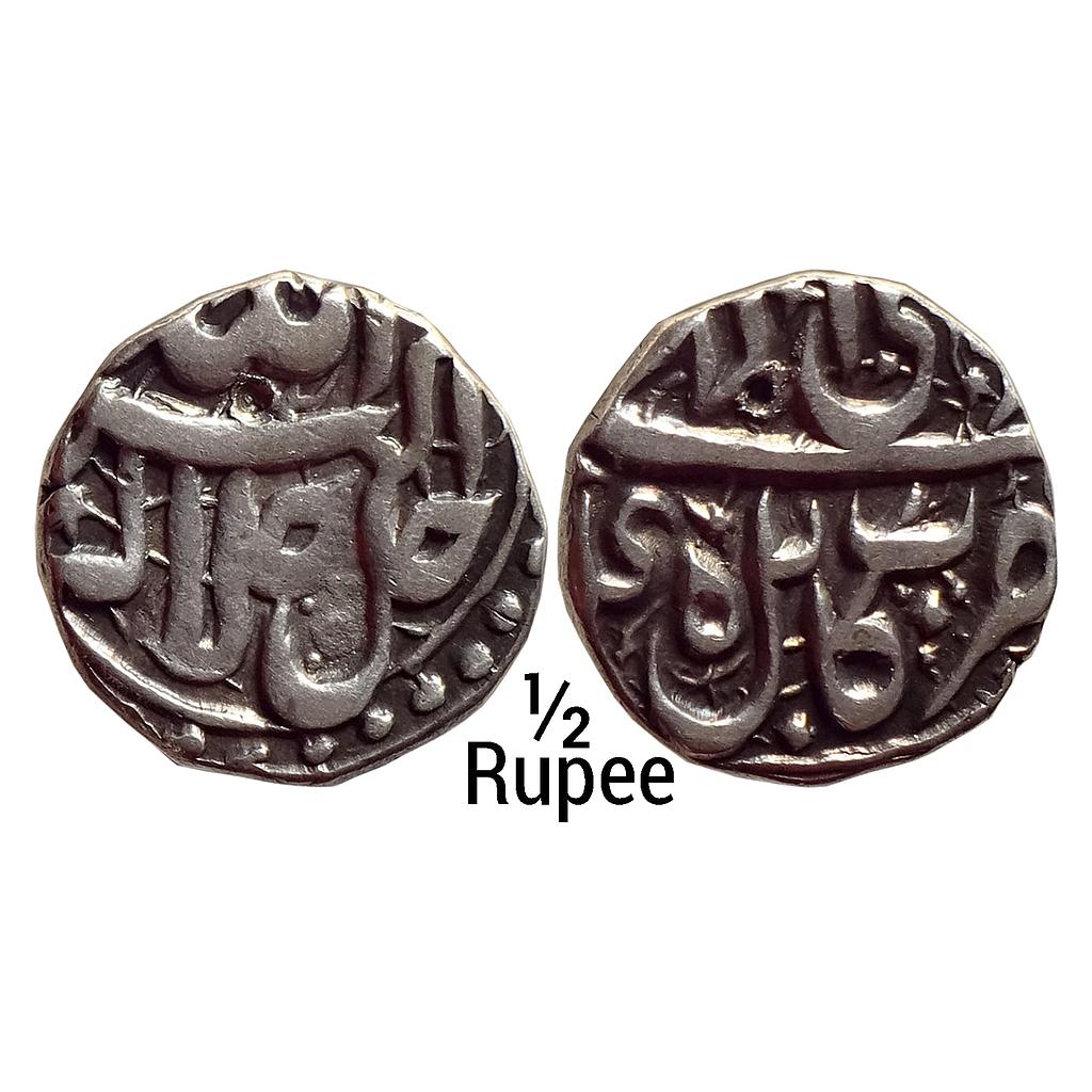 Mughal Akbar Kabul Mint Ilahi type Month Di Capricon Silver 1/2 Rupee
